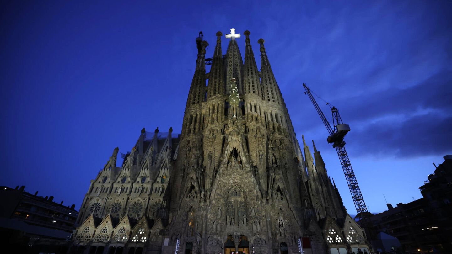 El papa bendice la Torre de Jes&uacute;s de la Sagrada Familia