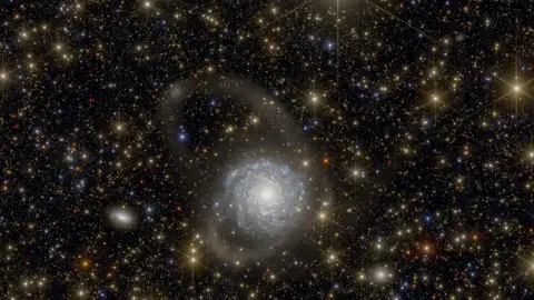 Imagen simulada de Arrakihs de un halo galáctico Imagen simulada de Arrakihs de un halo galáctico
