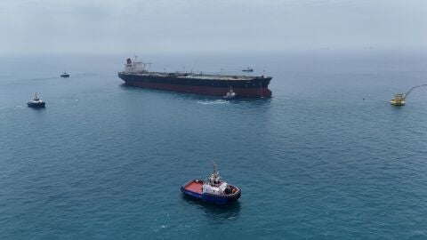 Varios barcos, navegando por Ormuz