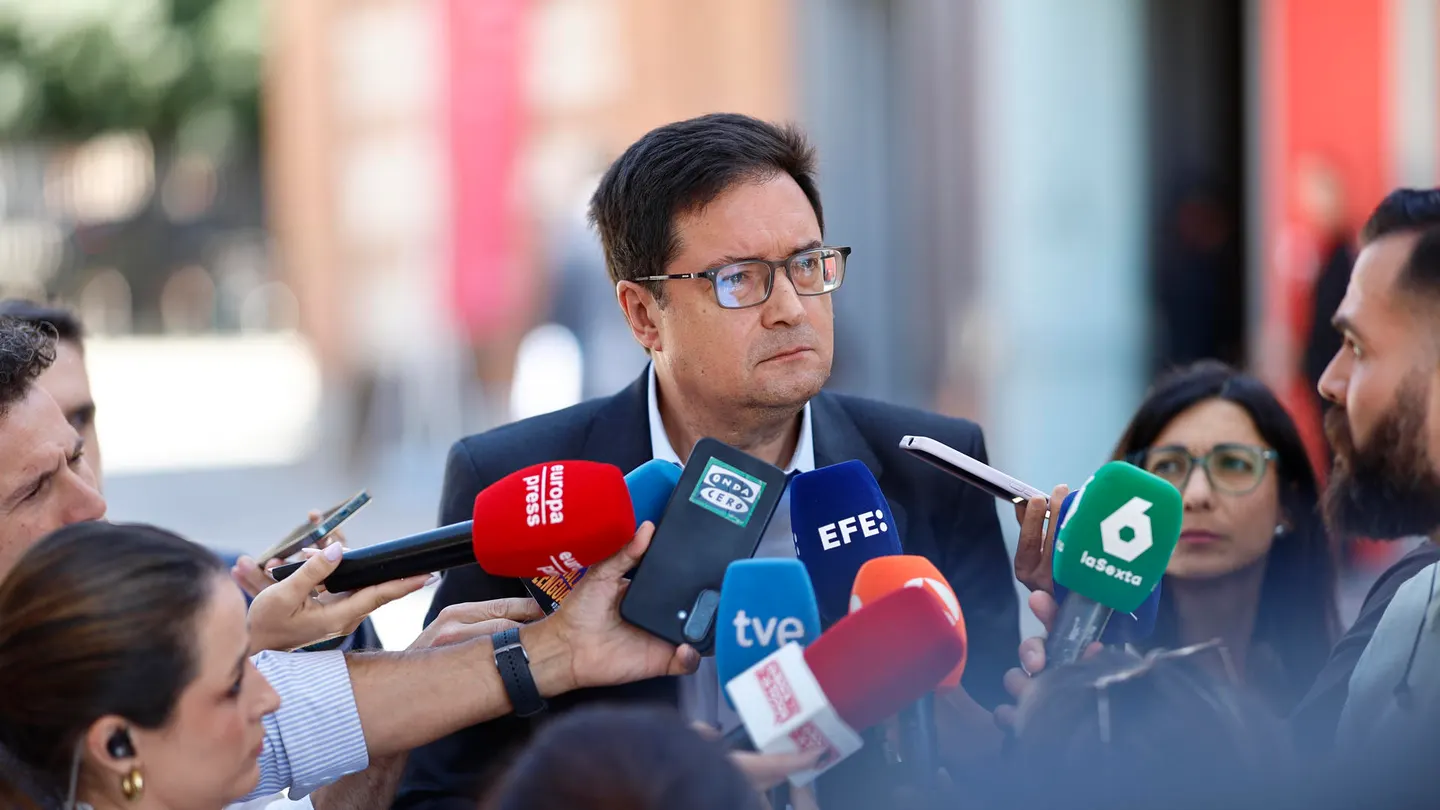 El PSOE insiste en la idea de una Justicia a dos velocidades: "Hay muchas prisas en temas judiciales que afectan a la izquierda" El PSOE insiste en la idea de una Justicia a dos velocidades: "Hay muchas prisas en temas judiciales que afectan a la izquierda"