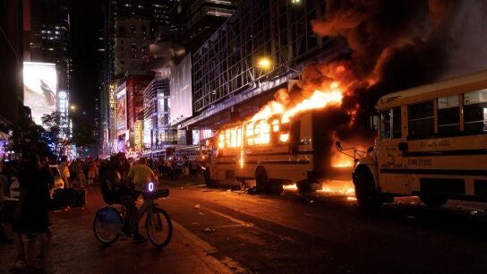 Autob&uacute;s ardiendo en Nueva York