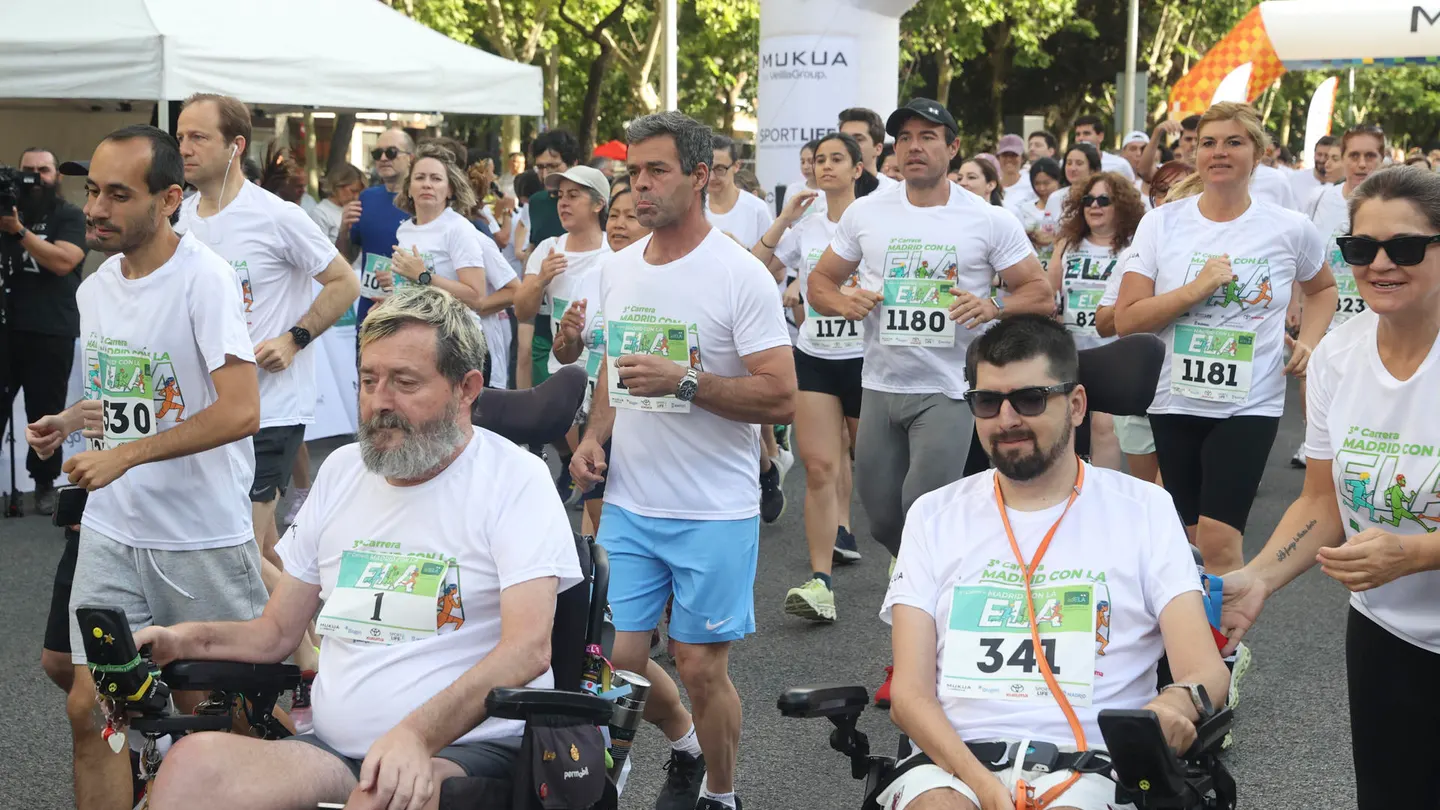 "En la cura está la solución y hay que luchar por ella": cientos de personas participan en la Carrera por la ELA por "más ayudas". "En la cura está la solución y hay que luchar por ella": cientos de personas participan en la Carrera por la ELA por "más ayudas".