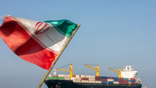 Imagen de la bandera de Irán con el estrecho de Ormuz de fondo. Imagen de la bandera de Irán con el estrecho de Ormuz de fondo.
