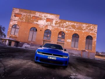 El Charger de nueva generaci&oacute;n de Dodge abre pedidos en Europa en versiones el&eacute;ctricas y de gasolina
