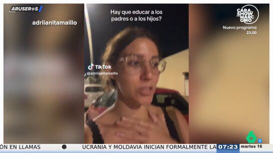 Unos ni&ntilde;os lanzan una silla a la mesa de al lado en un restaurante y esta es la reacci&oacute;n de sus padres: "No dijeron ni una palabra"