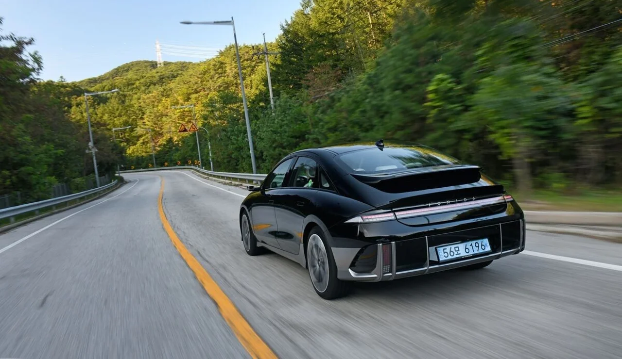 ¿Buscas berlina con personalidad? Hyundai tiene la respuesta, cuesta 30.000 euros, y tiene motor 100% eléctrico