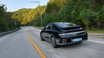 &iquest;Buscas berlina con personalidad? Hyundai tiene la respuesta, cuesta 30.000 euros, y tiene motor 100% el&eacute;ctrico