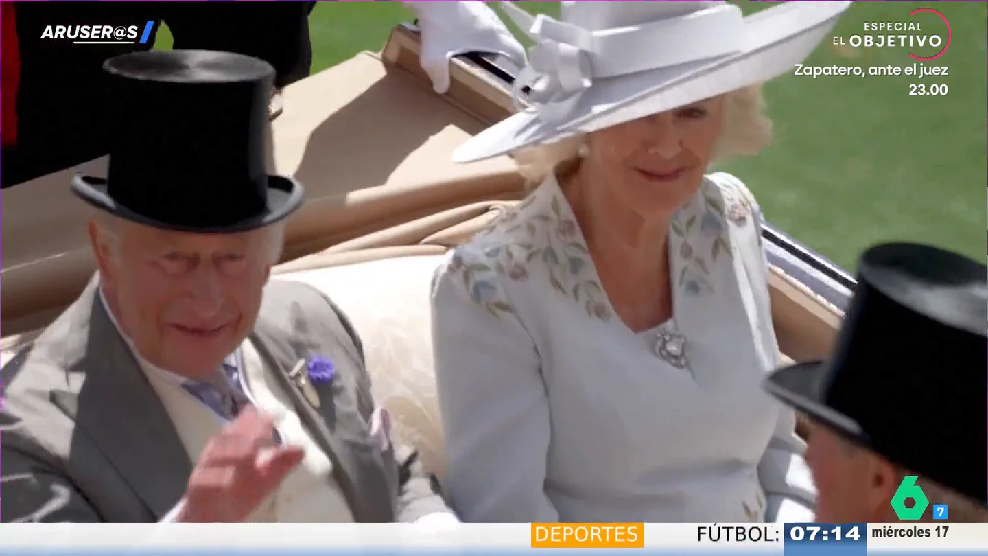El rey Carlos y la reina Camila dan el pistoletazo de salida a las carreras de Ascot El rey Carlos y la reina Camila dan el pistoletazo de salida a las carreras de Ascot