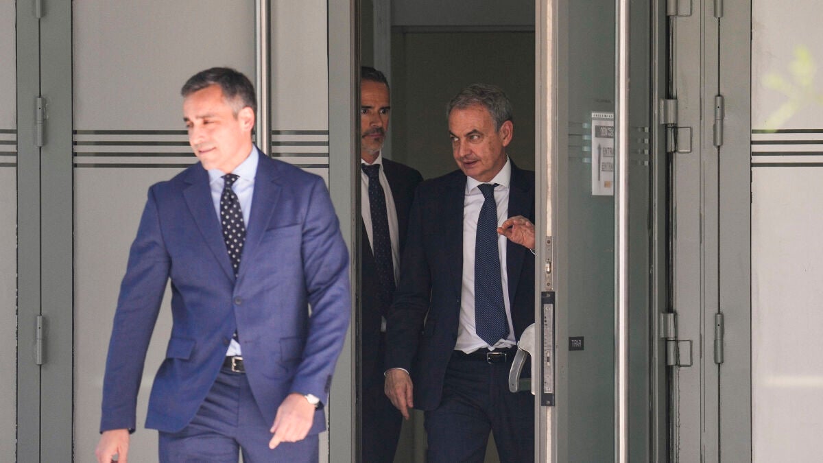 El juez rechaza retirar el pasaporte a Zapatero pero dice que su  declaración "no ha logrado desvirtuar los indicios de criminalidad"