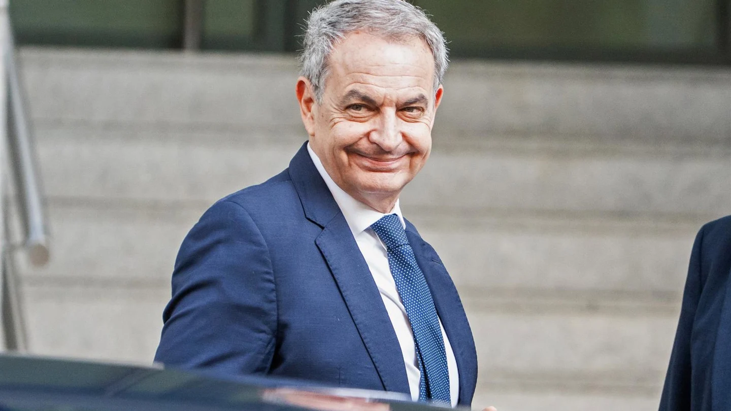El juez descarta imponer a Zapatero medidas cautelares tras su declaración en el 'caso Plus Ultra' El juez descarta imponer a Zapatero medidas cautelares tras su declaración en el 'caso Plus Ultra'