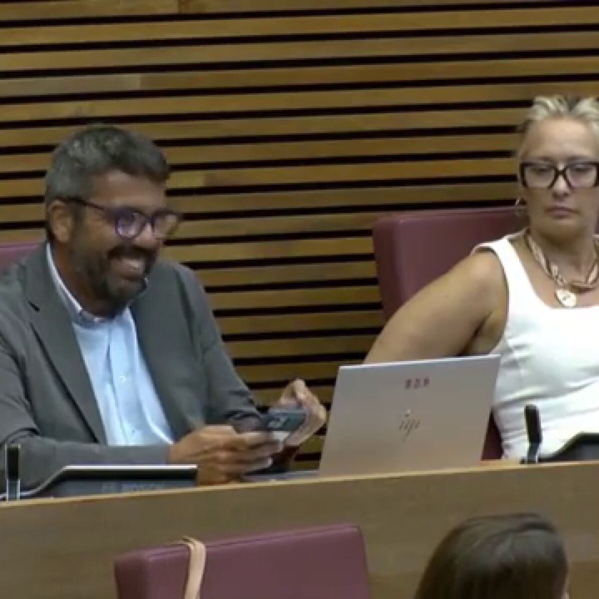 carlos-mazon-rie-mientras-baldovi-recuerda-sus-vergonzosos-whatsapps-dia-dana-reirias-delante-victimas_104.jpg