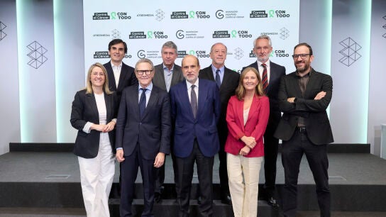 Fotograf&iacute;a de la alianza entre la Asociaci&oacute;n Espa&ntilde;ola contra el C&aacute;ncer e informativos Atresmedia