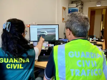 Dos personas investigadas por utilizar los datos de un exempleado para librarse de seis multas por exceso de velocidad Dos personas investigadas por utilizar los datos de un exempleado para librarse de seis multas por exceso de velocidad