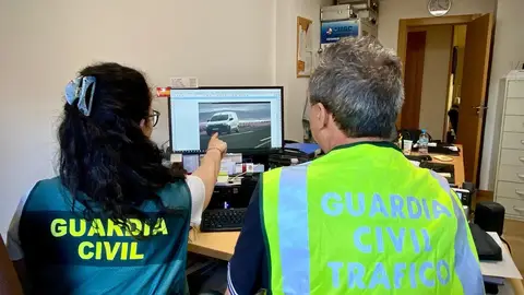 Dos personas investigadas por utilizar los datos de un exempleado para librarse de seis multas por exceso de velocidad Dos personas investigadas por utilizar los datos de un exempleado para librarse de seis multas por exceso de velocidad