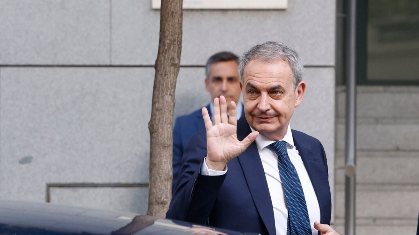 El expresidente del Gobierno, Jos&eacute; Luis Rodr&iacute;guez Zapatero, llega a la Audiencia Nacional para declarar como investigado por organizaci&oacute;n criminal, tr&aacute;fico de influencias y falsedad en la causa sobre el pr&eacute;stamo a la compa&ntilde;&iacute;a a&eacute;rea Plus Ultra. 