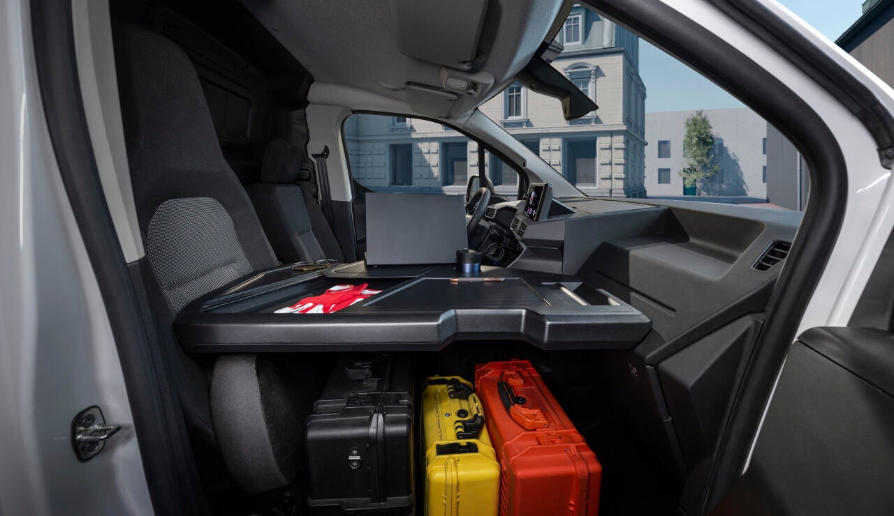 La nueva Smart Compact Van incluye el Flexiseat: un asiento plegable que se puede convertir en una mesa