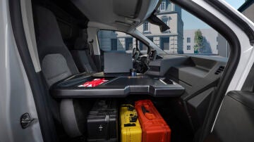 La nueva Smart Compact Van incluye el Flexiseat: un asiento plegable que se puede convertir en una mesa