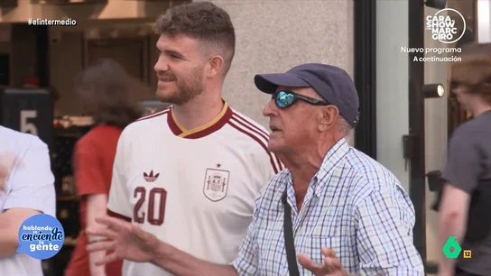 Un jubilado estalla y afirma que "Zapatero ha ido a por todas": "Con su carita y sus risas parece que no hace nada" Un jubilado estalla y afirma que "Zapatero ha ido a por todas": "Con su carita y sus risas parece que no hace nada"
