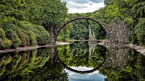El puente de Rakotzbrücke El puente de Rakotzbrücke