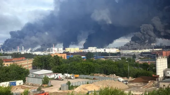 Incendio en la refinería de Kapotnia, al sureste de la capital rusa Incendio en la refinería de Kapotnia, al sureste de la capital rusa