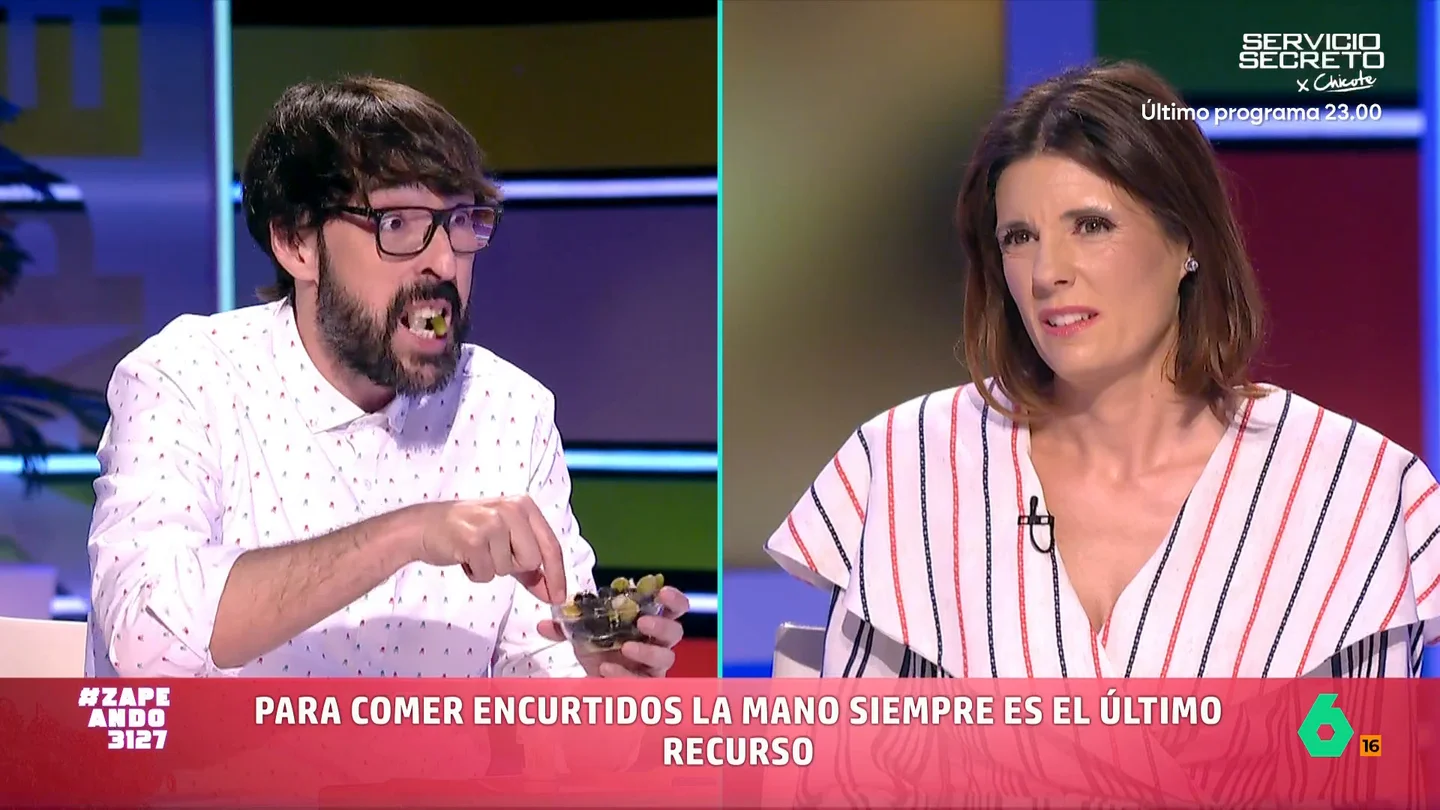 María José Gómez y Verdú cuenta cómo disfrutar, siguiendo el protocolo, del aperitivo estrella: los encurtidos Estamos en pleno Mundial de Fútbol y es habitual que, mientras disfrutamos de los partidos, llenemos nuestra mesa de aperitivos. Uno de los más habituales son los encurtidos y, al igual que con otros alimentos, se deben seguir unas normas.