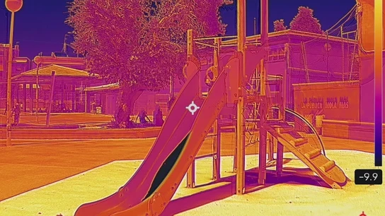 Cámaras termográficas en el patio de un colegio Cámaras termográficas en el patio de un colegio