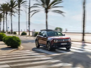 Renault lanza el R4 Plein Sud: el clásico “4 latas” en versión descapotable Renault lanza el R4 Plein Sud: el clásico “4 latas” en versión descapotable