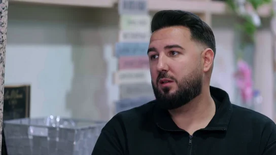 El dueño de El Barrio confiesa que su madre le ha decepcionado "como trabajadora y como persona": "Invertí mi dinero aquí para que tuviera trabajo" El dueño de El Barrio confiesa que su madre le ha decepcionado "como trabajadora y como persona": "Invertí mi dinero aquí para que tuviera trabajo"