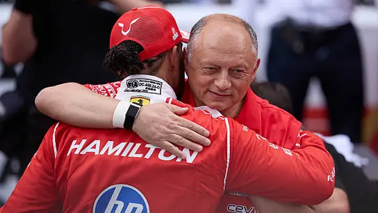 El jefe de Ferrari rebaja el éxtasis tras la victoria de Hamilton: "Hace dos semanas todo era..." El jefe de Ferrari rebaja el éxtasis tras la victoria de Hamilton: "Hace dos semanas todo era..."