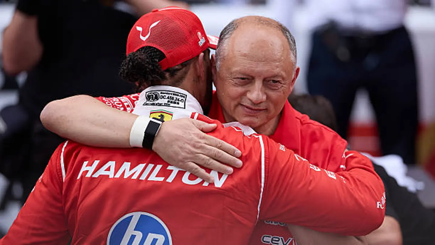 El jefe de Ferrari rebaja el éxtasis tras la victoria de Hamilton: "Hace dos semanas todo era..." El jefe de Ferrari rebaja el éxtasis tras la victoria de Hamilton: "Hace dos semanas todo era..."