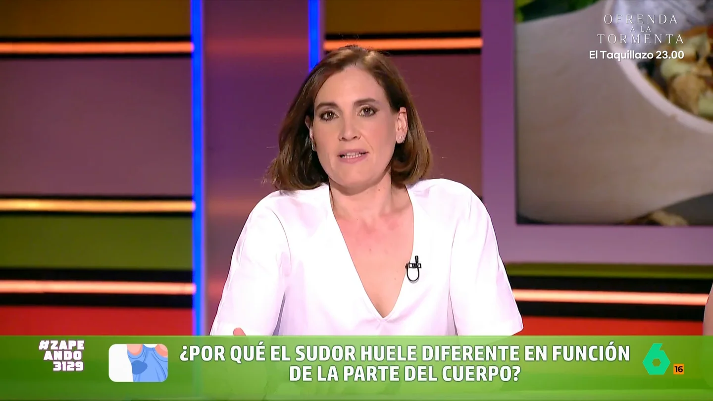 ¿Por qué huele más el sudor de las axilas o los pies? Boticaria García lo cuenta en Zapeando La farmacéutica señala que el tipo de glándulas que encontramos, así como las características de esas zonas, hacen que el sudor no se evapore y esto hace que las bacterias actúen provocando ese olor.