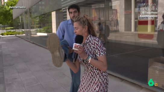 El reportero ha asistido al I Foro de Atletas donde ha decidido poner a prueba su elasticidad intentando hacer un espagat. 