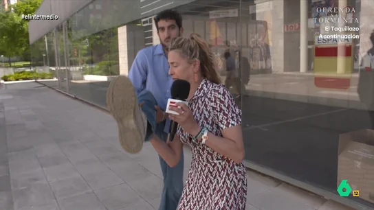 Isma Juárez se rompe "un poco el culo" al intentar replicar un movimiento de la exgimnasta Carolina Pascual El reportero ha asistido al I Foro de Atletas donde ha decidido poner a prueba su elasticidad intentando hacer un espagat.