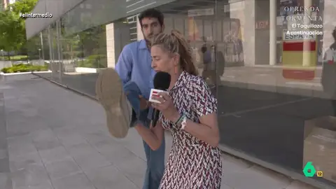 Isma Juárez se rompe "un poco el culo" al intentar replicar un movimiento de la exgimnasta Carolina Pascual El reportero ha asistido al I Foro de Atletas donde ha decidido poner a prueba su elasticidad intentando hacer un espagat.