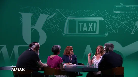 Una mujer taxista, sobre sus experiencias más surrealistas: "He visto amoríos indebidos, de tener que pedir que esperen a llegar al destino" Una mujer taxista, sobre sus experiencias más surrealistas: "He visto amoríos indebidos, de tener que pedir que esperen a llegar al destino"