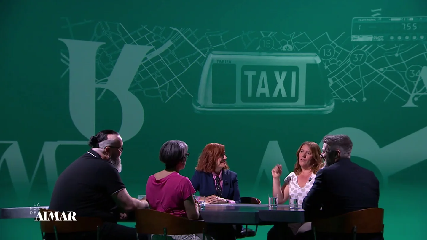 Una mujer taxista, sobre sus experiencias más surrealistas: "He visto amoríos indebidos, de tener que pedir que esperen a llegar al destino" Una mujer taxista, sobre sus experiencias más surrealistas: "He visto amoríos indebidos, de tener que pedir que esperen a llegar al destino"