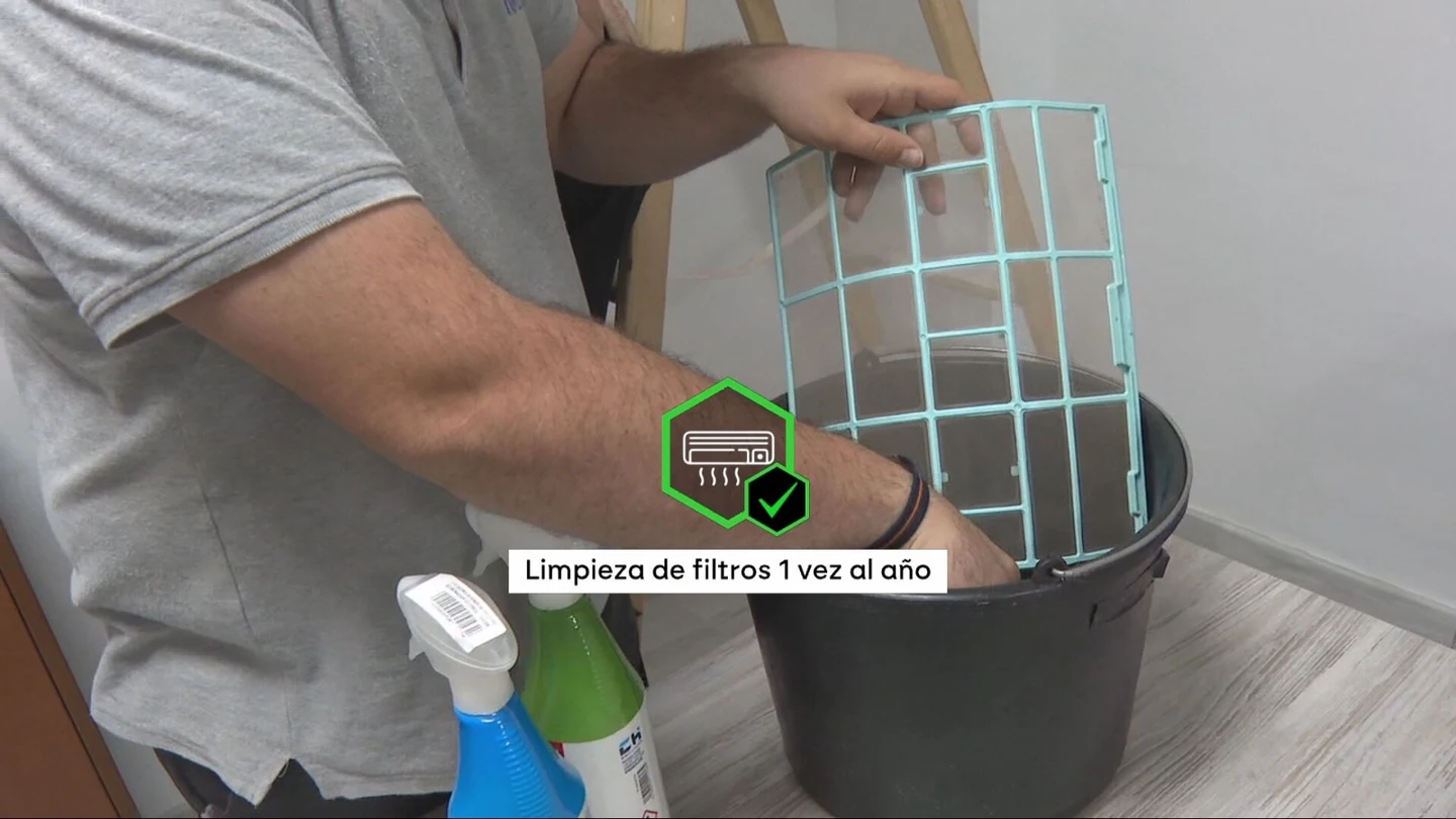 Limpiar los filtros para no respirar polvo y ponerlo a entre 24 y 26 grados: así hay que mantener el aire acondicionado para no enfermar Limpiar los filtros para no respirar polvo y ponerlo a entre 24 y 26 grados: así hay que mantener el aire acondicionado para no enfermar