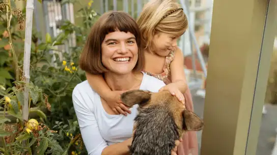 La autora de 'Niños dopamina', Michaeleen Doucleff con su hija La autora de 'Niños dopamina', Michaeleen Doucleff con su hija