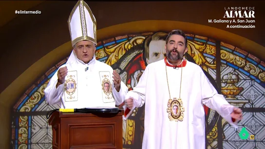 El 'papa Wyoming' y el 'monaguillo Mateo' le cantan a Aznar: "Todos unidos, al perro echamos, que se vaya con Puigdemont" Dani Mateo y el Gran Wyoming analizan las últimas declaraciones de José María Aznar en el que ha hablado sobre los casos de corrupción del Gobierno y, además, también se ha dirigido a los jóvenes.
