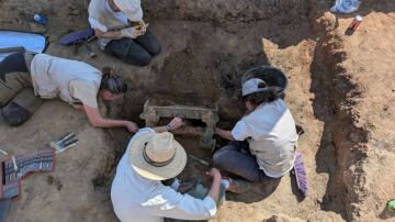 Encuentran un carro de bronce &uacute;nico en la Pen&iacute;nsula que evidencia un comercio de lujo entre Tarteso y el Mediterr&aacute;neo