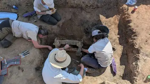 Encuentran un carro de bronce único en la Península que evidencia un comercio de lujo entre Tarteso y el Mediterráneo Encuentran un carro de bronce único en la Península que evidencia un comercio de lujo entre Tarteso y el Mediterráneo
