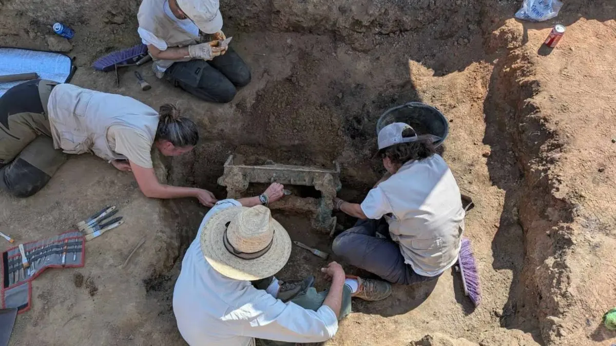 Encuentran un carro de bronce único en la Península que evidencia un comercio de lujo entre Tarteso y el Mediterráneo