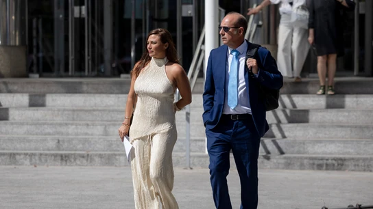 La actriz Elisa Mouliaá comparece ante los medios tras personarse este miércoles en los juzgados madrileños de Plaza de Castilla La actriz Elisa Mouliaá comparece ante los medios tras personarse este miércoles en los juzgados madrileños de Plaza de Castilla