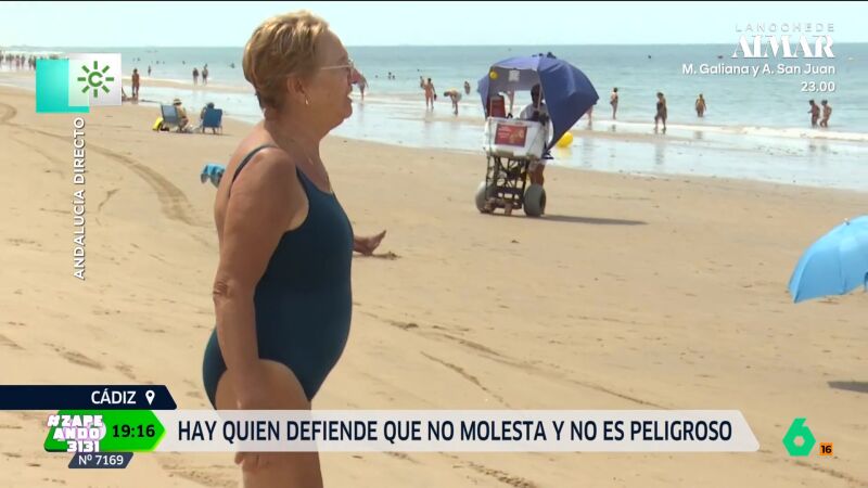 Una se&ntilde;ora en C&aacute;diz, en contra de que jueguen a la pelota en la playa: "Ya est&aacute; el ni&ntilde;o otra vez con la pelotita"