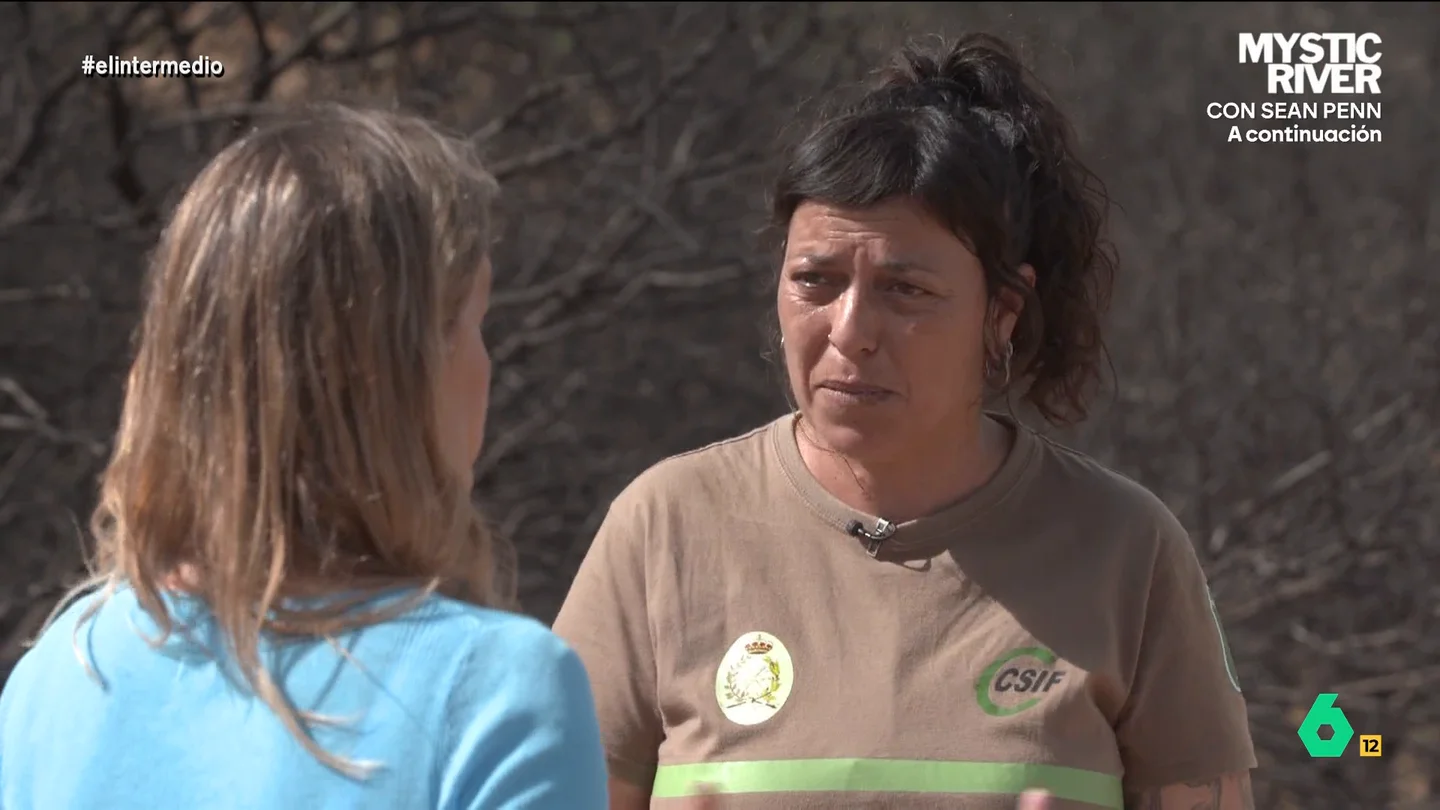 Una agente medioambiental denuncia la precariedad ante la nueva temporada de incendios Sara Mateos, agente medioambiental que participó en el operativo para el incendio de Las Médulas, expresa su preocupación ante la nueva temporada, donde "se ha invertido más dinero, pero se ha hecho menos prevención".
