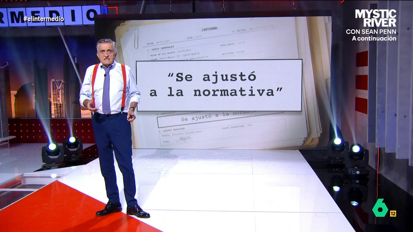 Wyoming, sobre el atestado del policía que empujó a una profesora: "Se ajustó a la normativa, pero de las artes marciales mixtas" Wyoming reflexiona en El Intermedio sobre el atestado policial que asegura que la actuación del agente que empujó a una profesora jubilada durante las protestas de los profesores en Valencia "se ajustó a la normativa".