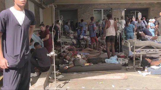 "Tenemos familias durmiendo en las calles": los hospitales venezolanos afrontan el reto de atender entre el caos "Tenemos familias durmiendo en las calles": los hospitales venezolanos afrontan el reto de atender entre el caos
