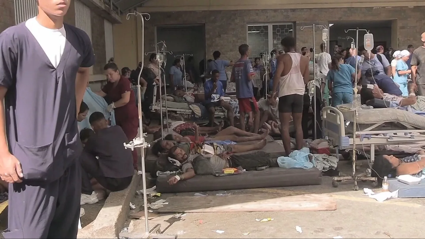 "Tenemos familias durmiendo en las calles": los hospitales venezolanos afrontan el reto de atender entre el caos "Tenemos familias durmiendo en las calles": los hospitales venezolanos afrontan el reto de atender entre el caos