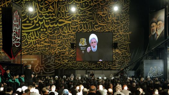 El secretario general de Hizbul&aacute;, Naim Qassem, se dirige a un gent&iacute;o en Beirut