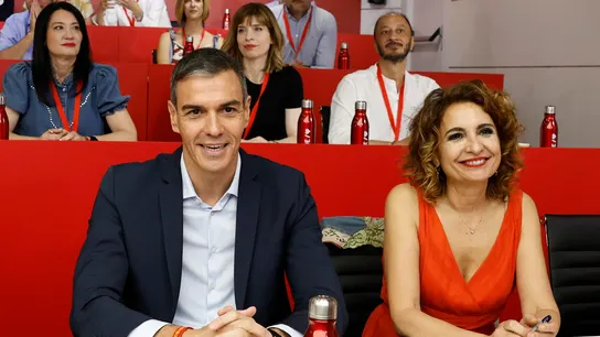 Pedro Sánchez con María Jesús Montero Pedro Sánchez con María Jesús Montero